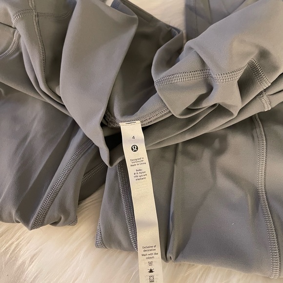Lululemon align crop 23” with pockets size 4 - Picture 8 of 8
